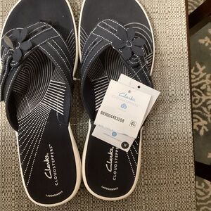 Clarks Navy Floral Cloudsteppers Thong Sandals
